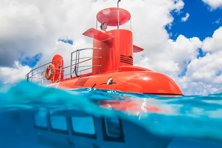 Semi-submarino no parque marinho de Sainte Anne