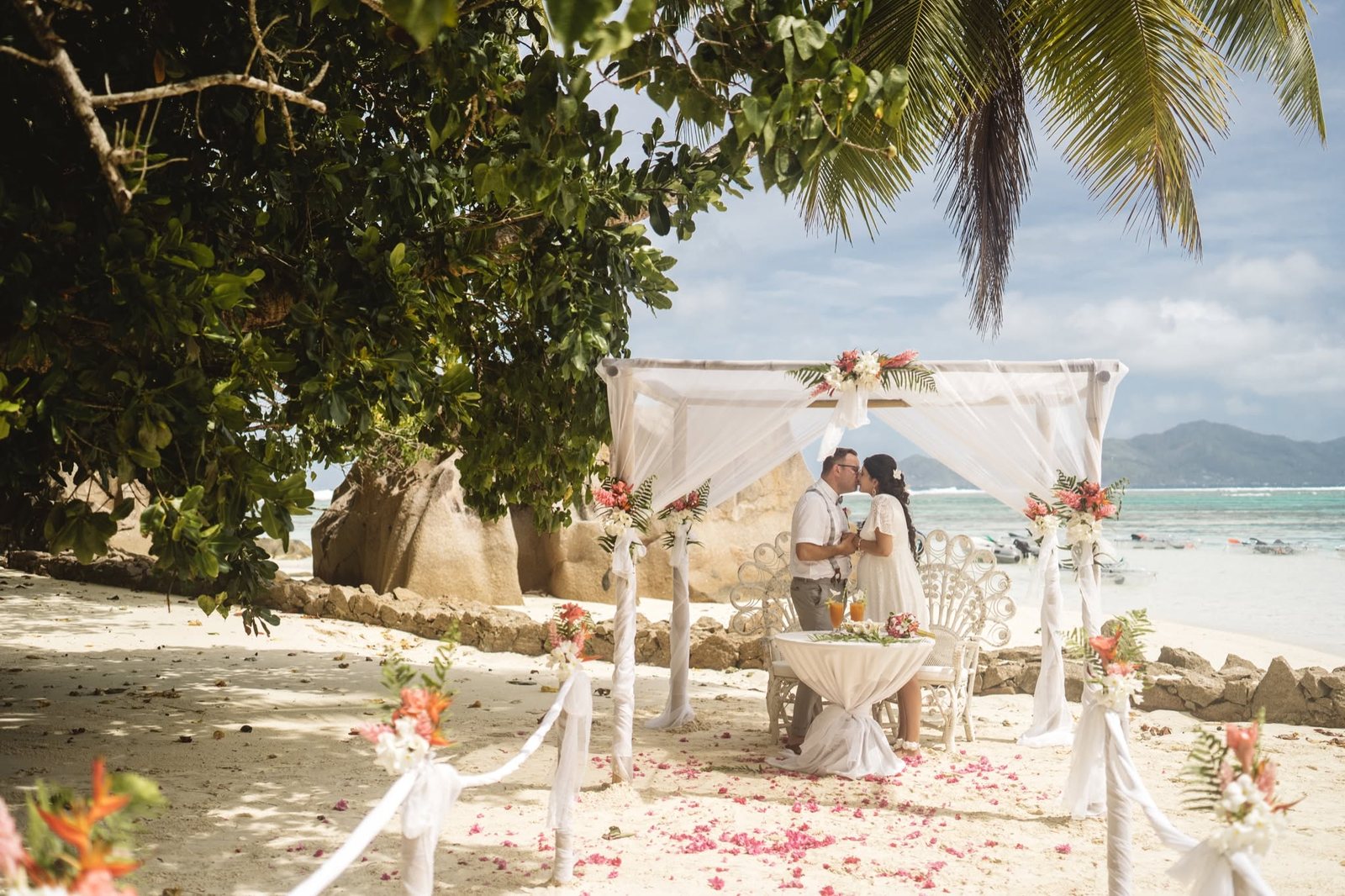 Decoração de cerimónia à beira-mar, Praslin